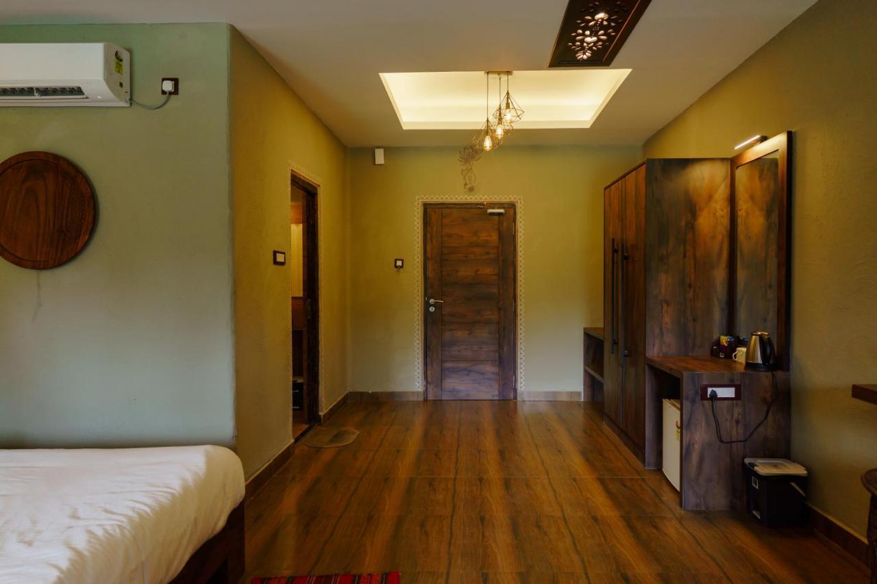 Breathing Earth - Rooms And Pool Kolkata Luaran gambar